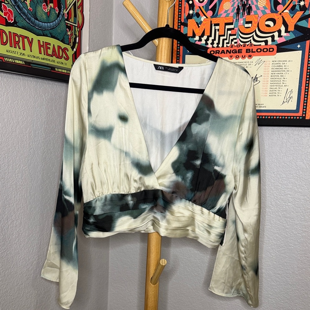 Zara Women's Black and Cream Tie-Dye Blouse